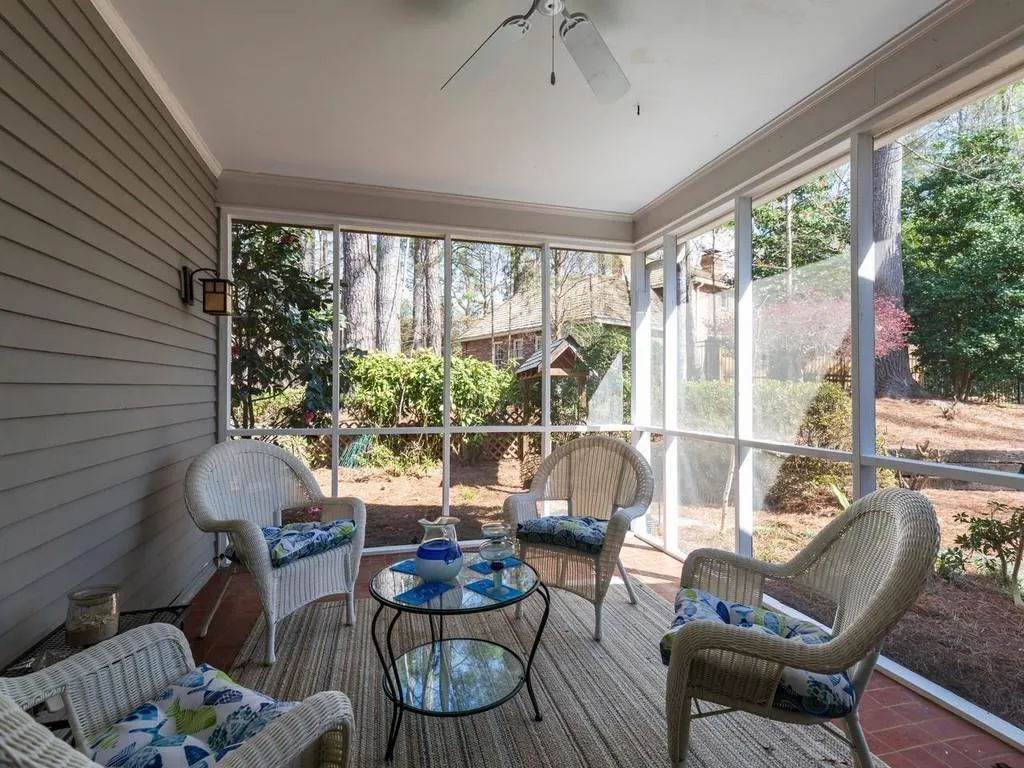 9985 Huntcliff Trace, Sandy Springs, Georgia 30350, 5 Bedrooms Bedrooms, ,4 BathroomsBathrooms,Residential,Sold,9985 Huntcliff Trace,6555078
