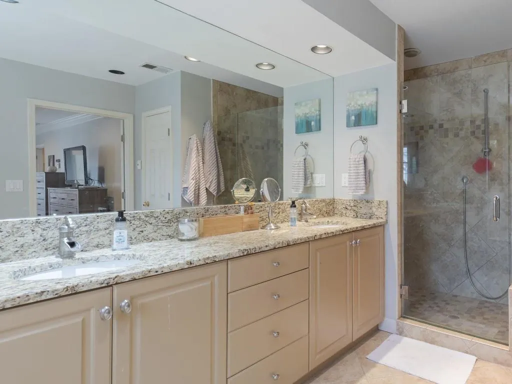 9985 Huntcliff Trace, Sandy Springs, Georgia 30350, 5 Bedrooms Bedrooms, ,4 BathroomsBathrooms,Residential,Sold,9985 Huntcliff Trace,6555078