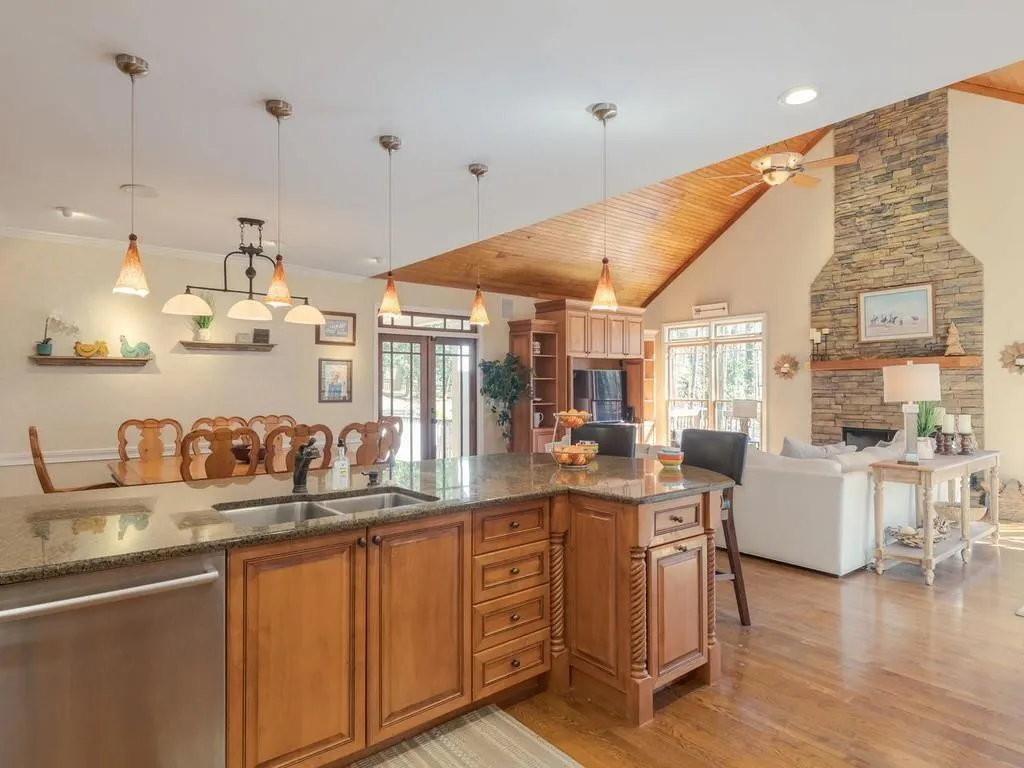 9985 Huntcliff Trace, Sandy Springs, Georgia 30350, 5 Bedrooms Bedrooms, ,4 BathroomsBathrooms,Residential,Sold,9985 Huntcliff Trace,6555078