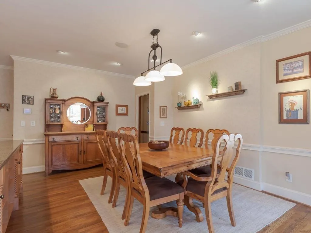 9985 Huntcliff Trace, Sandy Springs, Georgia 30350, 5 Bedrooms Bedrooms, ,4 BathroomsBathrooms,Residential,Sold,9985 Huntcliff Trace,6555078