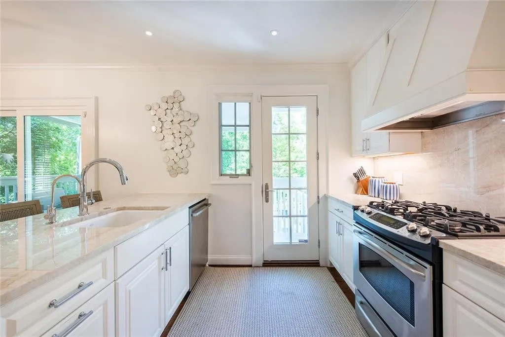 1880 Greystone Road Nw, Atlanta, Georgia 30318, 3 Bedrooms Bedrooms, 0 ,2 BathroomsBathrooms,Residential,Sold,1880 Greystone Road Nw,7807304