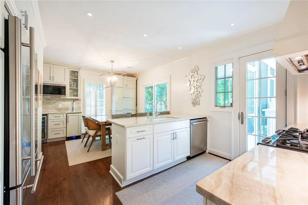 1880 Greystone Road Nw, Atlanta, Georgia 30318, 3 Bedrooms Bedrooms, 0 ,2 BathroomsBathrooms,Residential,Sold,1880 Greystone Road Nw,7807304
