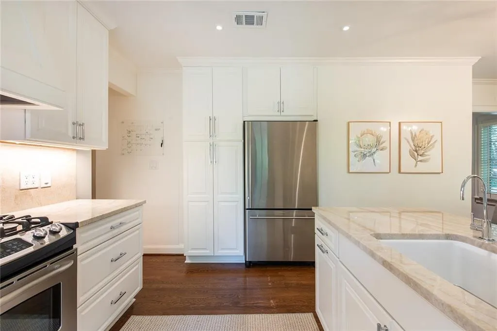 1880 Greystone Road Nw, Atlanta, Georgia 30318, 3 Bedrooms Bedrooms, 0 ,2 BathroomsBathrooms,Residential,Sold,1880 Greystone Road Nw,7807304