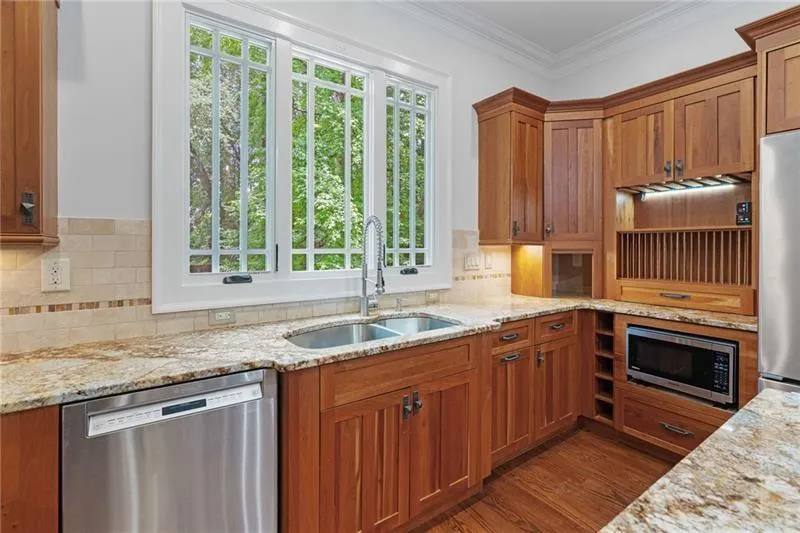 2697 N Thompson Road Ne, Atlanta, Georgia 30319, 4 Bedrooms Bedrooms, ,3 BathroomsBathrooms,Residential,For Sale,2697 N Thompson Road Ne,7616703