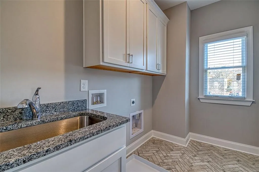 830 Novello Court, Sandy Springs, Georgia 30342, 4 Bedrooms Bedrooms, ,4 BathroomsBathrooms,Residential,Sold,830 Novello Court,5953007