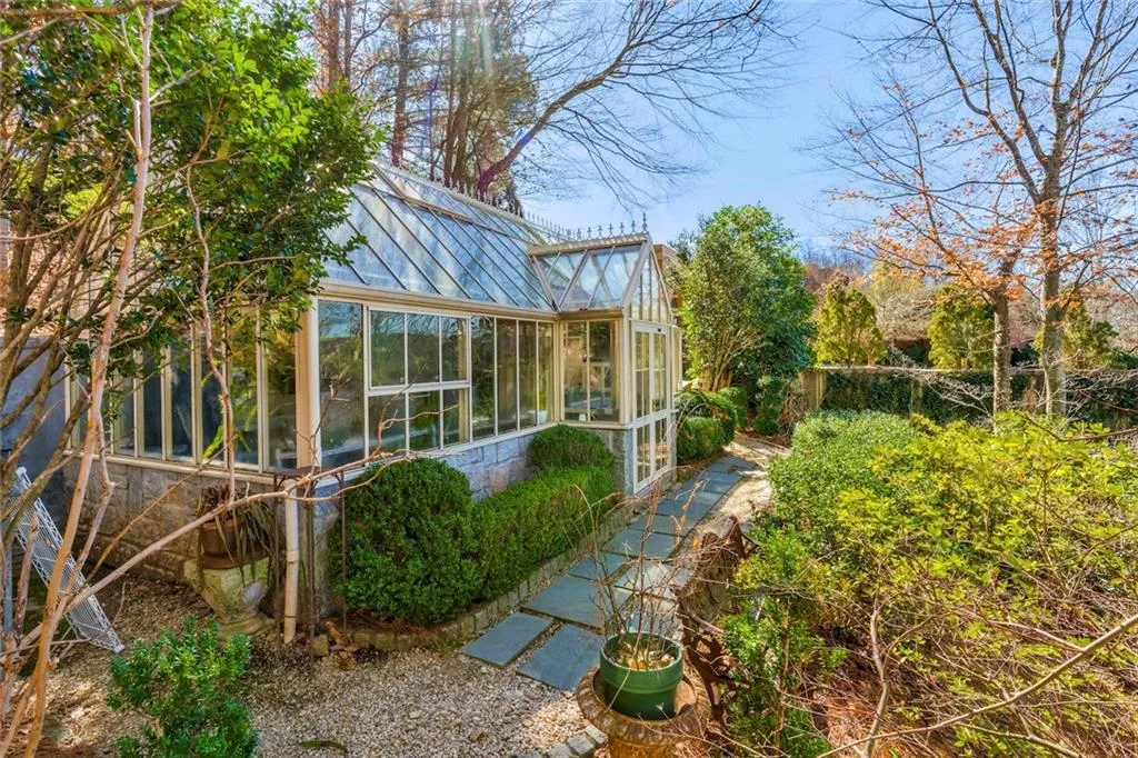 5975 Winterthur Ridge, Atlanta, Georgia 30328, 7 Bedrooms Bedrooms, ,8 BathroomsBathrooms,Residential,Sold,5975 Winterthur Ridge,6508153