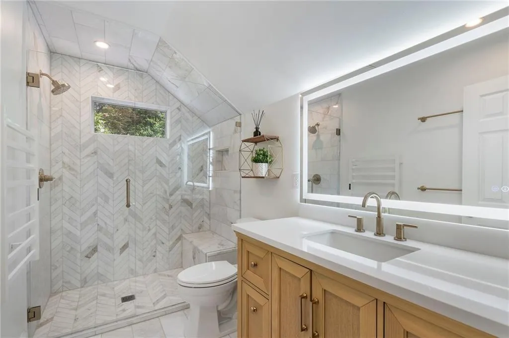 4105 Peachtree Dunwoody Road Ne, Atlanta, Georgia 30342, 3 Bedrooms Bedrooms, ,3 BathroomsBathrooms,Residential,For Sale,4105 Peachtree Dunwoody Road Ne,7576670