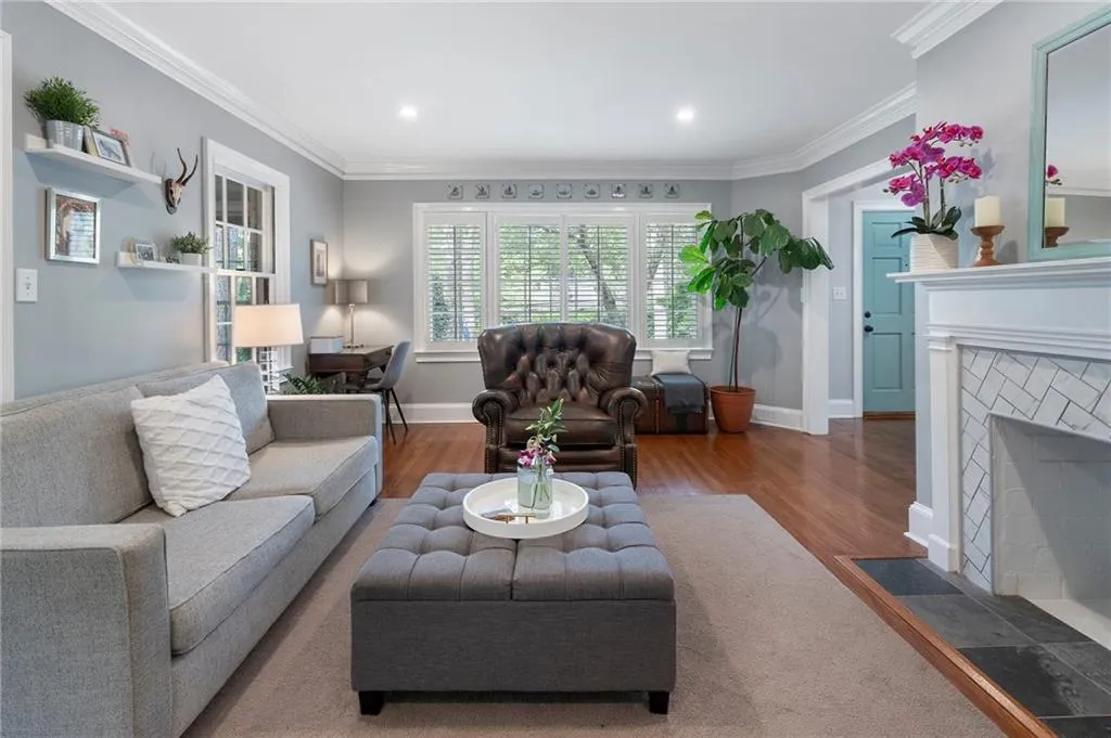 4105 Peachtree Dunwoody Road Ne, Atlanta, Georgia 30342, 3 Bedrooms Bedrooms, ,3 BathroomsBathrooms,Residential,For Sale,4105 Peachtree Dunwoody Road Ne,7576670