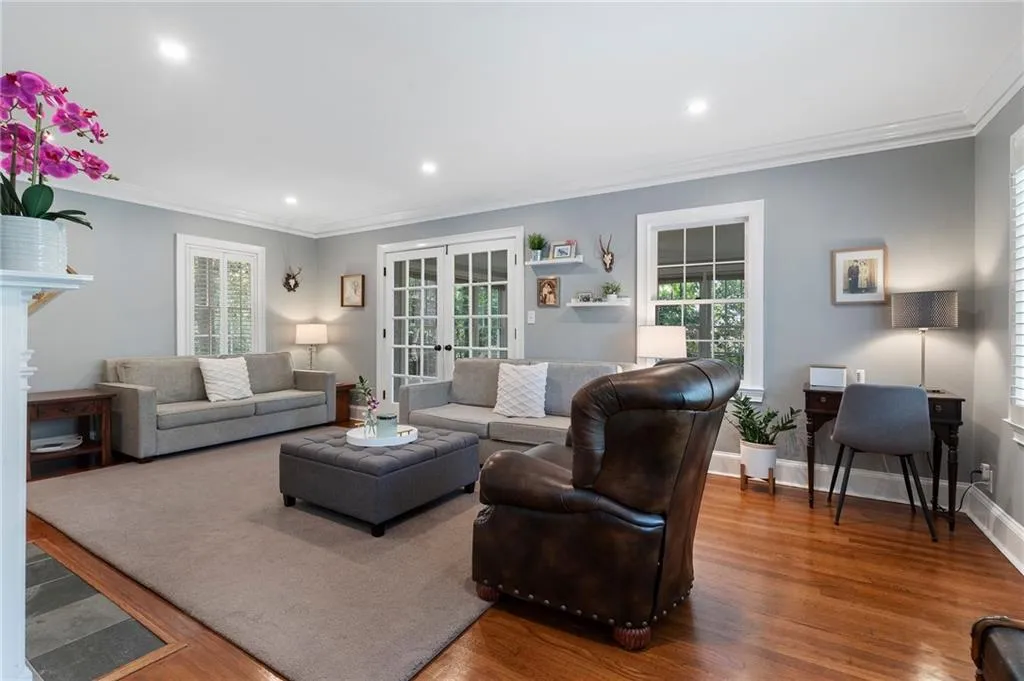 4105 Peachtree Dunwoody Road Ne, Atlanta, Georgia 30342, 3 Bedrooms Bedrooms, ,3 BathroomsBathrooms,Residential,For Sale,4105 Peachtree Dunwoody Road Ne,7576670