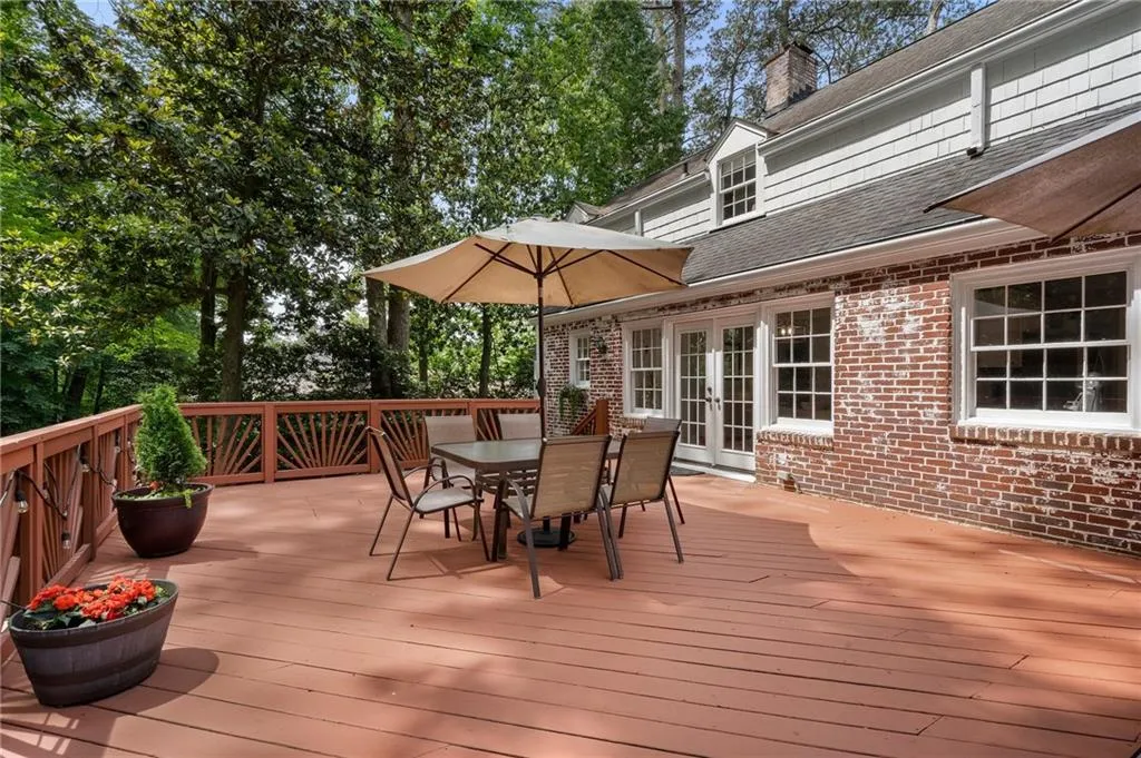 4105 Peachtree Dunwoody Road Ne, Atlanta, Georgia 30342, 3 Bedrooms Bedrooms, ,3 BathroomsBathrooms,Residential,For Sale,4105 Peachtree Dunwoody Road Ne,7576670