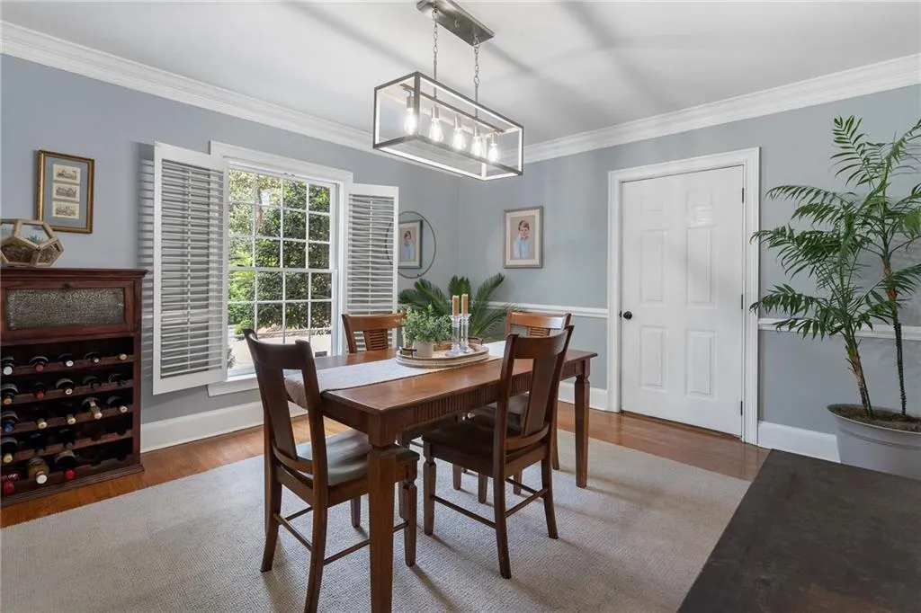 4105 Peachtree Dunwoody Road Ne, Atlanta, Georgia 30342, 3 Bedrooms Bedrooms, ,3 BathroomsBathrooms,Residential,For Sale,4105 Peachtree Dunwoody Road Ne,7576670