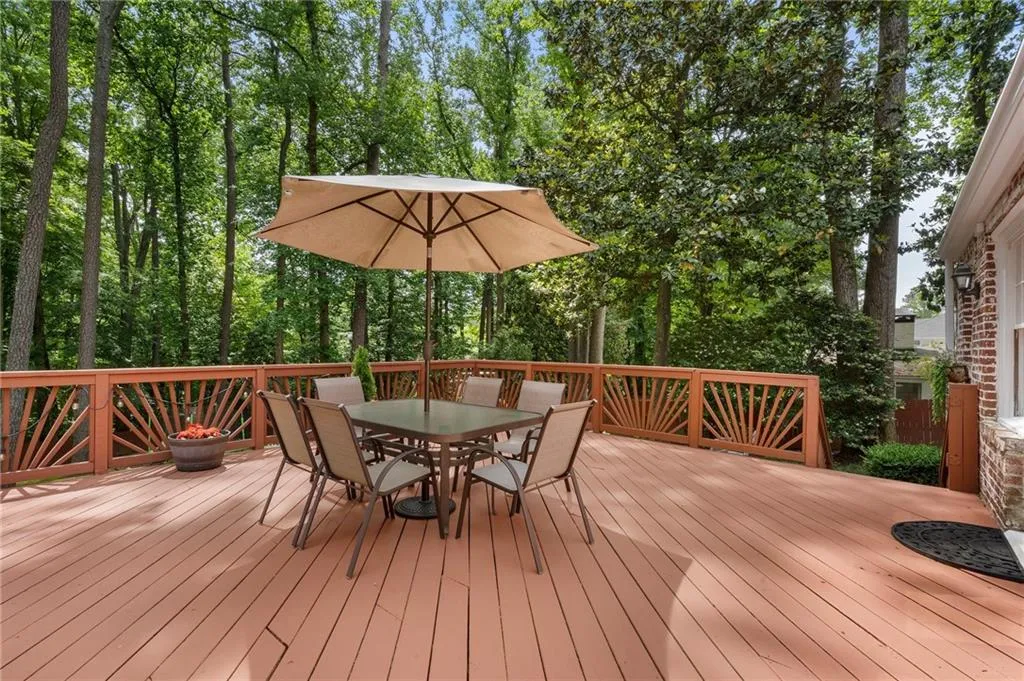 4105 Peachtree Dunwoody Road Ne, Atlanta, Georgia 30342, 3 Bedrooms Bedrooms, ,3 BathroomsBathrooms,Residential,For Sale,4105 Peachtree Dunwoody Road Ne,7576670
