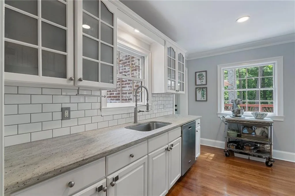 4105 Peachtree Dunwoody Road Ne, Atlanta, Georgia 30342, 3 Bedrooms Bedrooms, ,3 BathroomsBathrooms,Residential,For Sale,4105 Peachtree Dunwoody Road Ne,7576670
