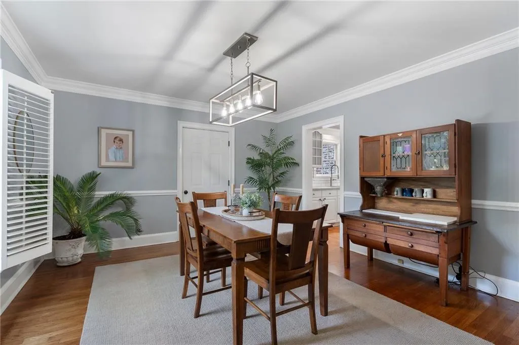 4105 Peachtree Dunwoody Road Ne, Atlanta, Georgia 30342, 3 Bedrooms Bedrooms, ,3 BathroomsBathrooms,Residential,For Sale,4105 Peachtree Dunwoody Road Ne,7576670