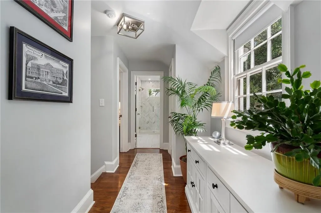 4105 Peachtree Dunwoody Road Ne, Atlanta, Georgia 30342, 3 Bedrooms Bedrooms, ,3 BathroomsBathrooms,Residential,For Sale,4105 Peachtree Dunwoody Road Ne,7576670