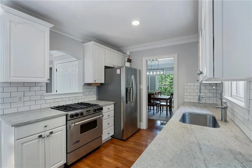 4105 Peachtree Dunwoody Road Ne, Atlanta, Georgia 30342, 3 Bedrooms Bedrooms, ,3 BathroomsBathrooms,Residential,For Sale,4105 Peachtree Dunwoody Road Ne,7576670