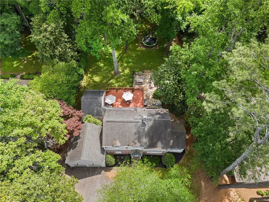 4105 Peachtree Dunwoody Road Ne, Atlanta, Georgia 30342, 3 Bedrooms Bedrooms, ,3 BathroomsBathrooms,Residential,For Sale,4105 Peachtree Dunwoody Road Ne,7576670
