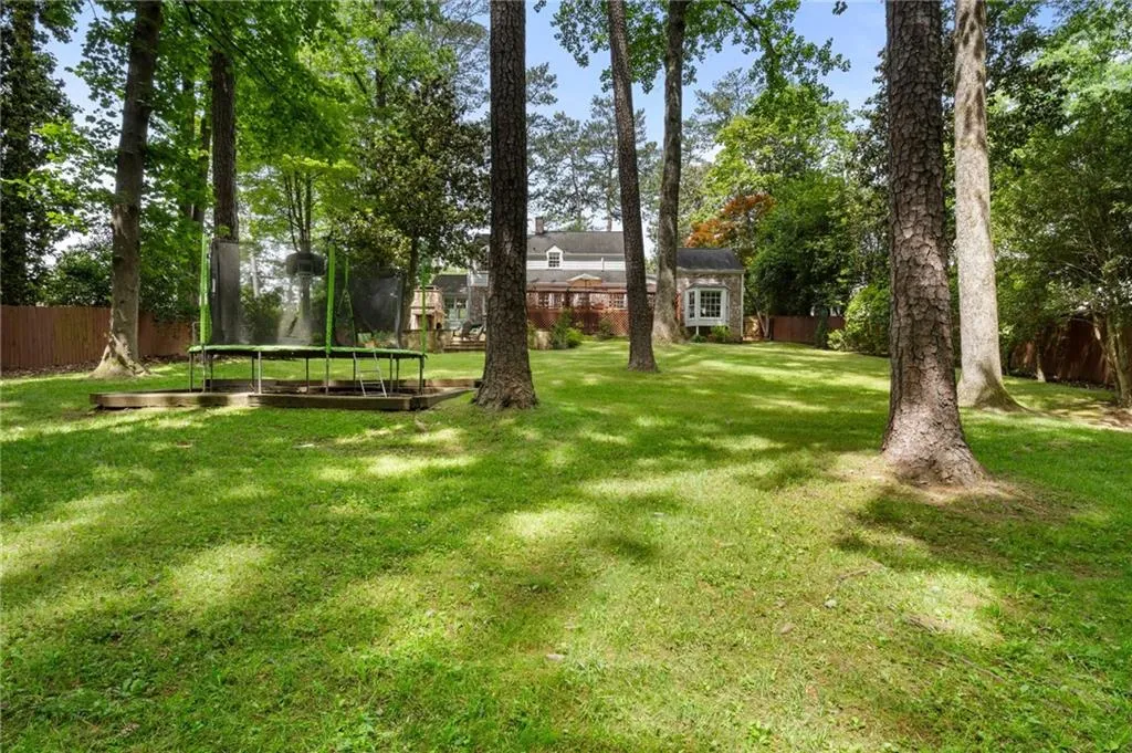 4105 Peachtree Dunwoody Road Ne, Atlanta, Georgia 30342, 3 Bedrooms Bedrooms, ,3 BathroomsBathrooms,Residential,For Sale,4105 Peachtree Dunwoody Road Ne,7576670