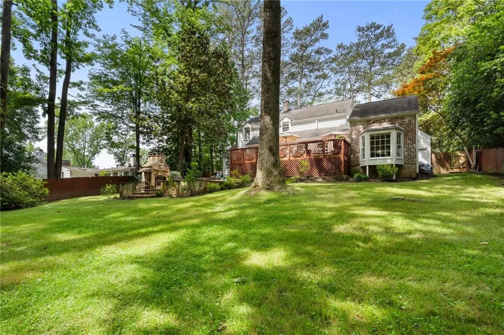 4105 Peachtree Dunwoody Road Ne, Atlanta, Georgia 30342, 3 Bedrooms Bedrooms, ,3 BathroomsBathrooms,Residential,For Sale,4105 Peachtree Dunwoody Road Ne,7576670