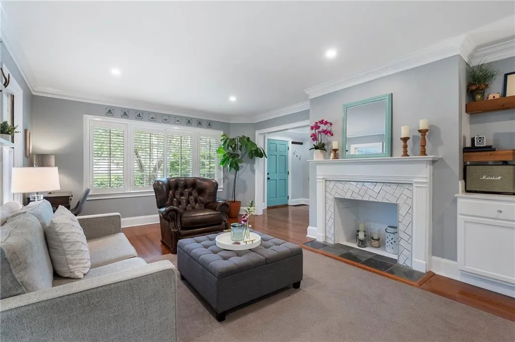 4105 Peachtree Dunwoody Road Ne, Atlanta, Georgia 30342, 3 Bedrooms Bedrooms, ,3 BathroomsBathrooms,Residential,For Sale,4105 Peachtree Dunwoody Road Ne,7576670