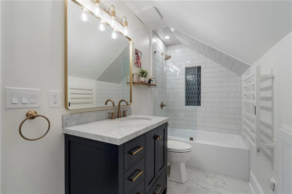 4105 Peachtree Dunwoody Road Ne, Atlanta, Georgia 30342, 3 Bedrooms Bedrooms, ,3 BathroomsBathrooms,Residential,For Sale,4105 Peachtree Dunwoody Road Ne,7576670