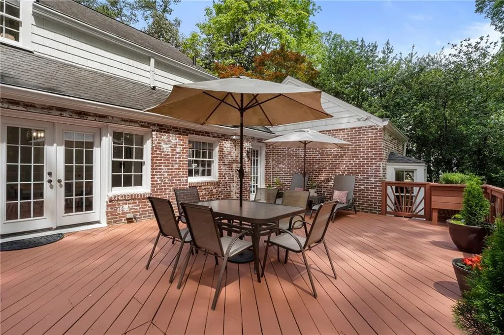 4105 Peachtree Dunwoody Road Ne, Atlanta, Georgia 30342, 3 Bedrooms Bedrooms, ,3 BathroomsBathrooms,Residential,For Sale,4105 Peachtree Dunwoody Road Ne,7576670