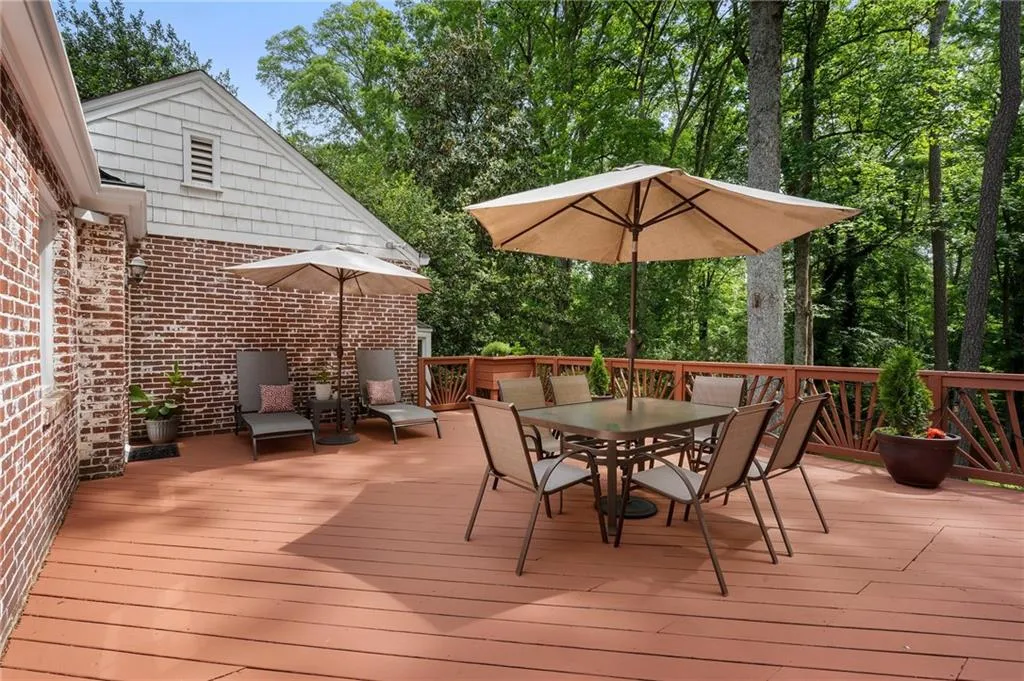 4105 Peachtree Dunwoody Road Ne, Atlanta, Georgia 30342, 3 Bedrooms Bedrooms, ,3 BathroomsBathrooms,Residential,For Sale,4105 Peachtree Dunwoody Road Ne,7576670