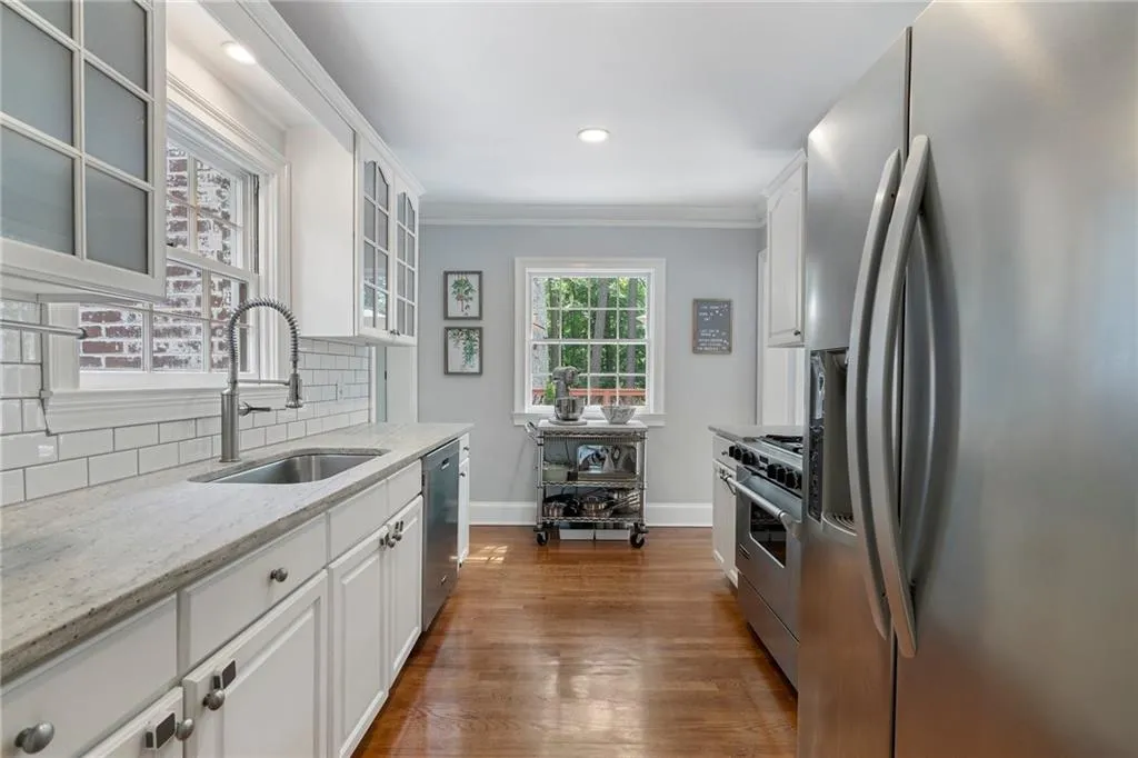 4105 Peachtree Dunwoody Road Ne, Atlanta, Georgia 30342, 3 Bedrooms Bedrooms, ,3 BathroomsBathrooms,Residential,For Sale,4105 Peachtree Dunwoody Road Ne,7576670