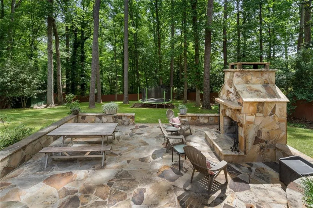 4105 Peachtree Dunwoody Road Ne, Atlanta, Georgia 30342, 3 Bedrooms Bedrooms, ,3 BathroomsBathrooms,Residential,For Sale,4105 Peachtree Dunwoody Road Ne,7576670