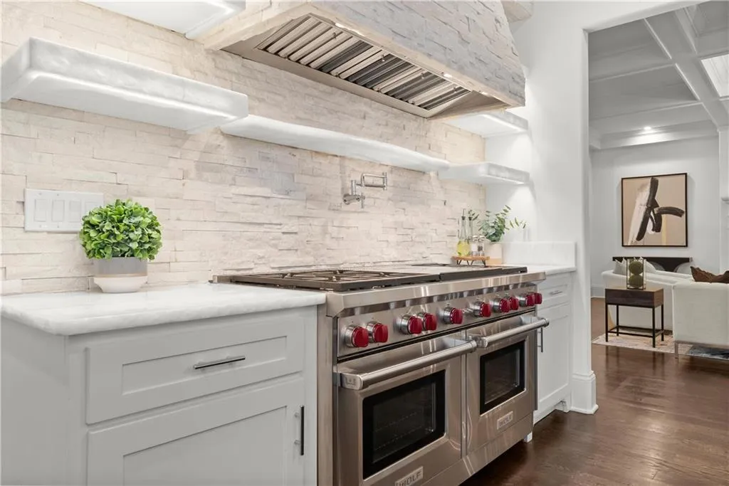 210 Rivermere Way, Sandy Springs, Georgia 30350, 6 Bedrooms Bedrooms, ,5 BathroomsBathrooms,Residential,Sold,210 Rivermere Way,7453388