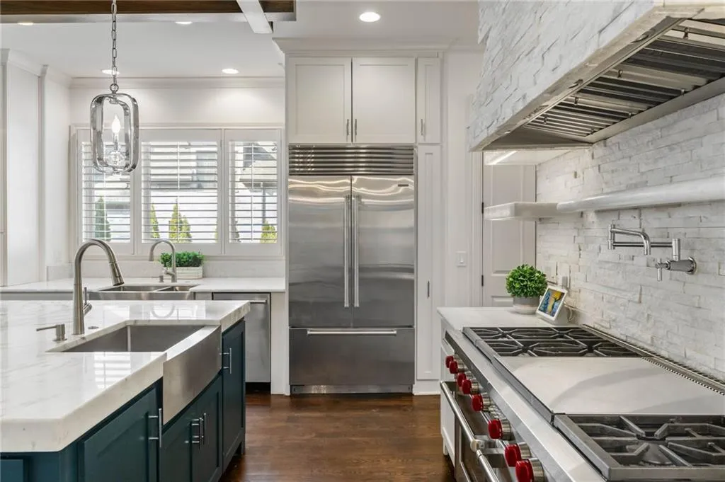 210 Rivermere Way, Sandy Springs, Georgia 30350, 6 Bedrooms Bedrooms, ,5 BathroomsBathrooms,Residential,Sold,210 Rivermere Way,7453388