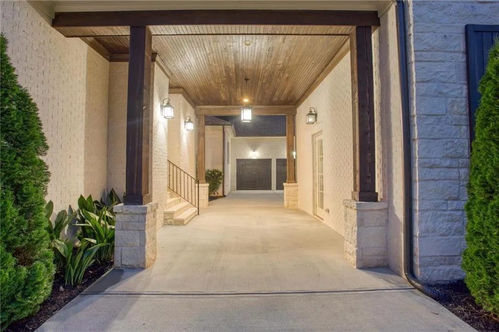 210 Rivermere Way, Sandy Springs, Georgia 30350, 6 Bedrooms Bedrooms, ,5 BathroomsBathrooms,Residential,Sold,210 Rivermere Way,7453388