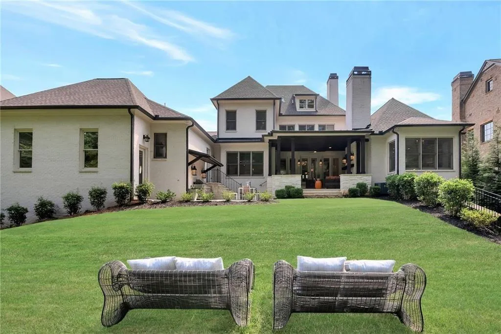 210 Rivermere Way, Sandy Springs, Georgia 30350, 6 Bedrooms Bedrooms, ,5 BathroomsBathrooms,Residential,Sold,210 Rivermere Way,7453388