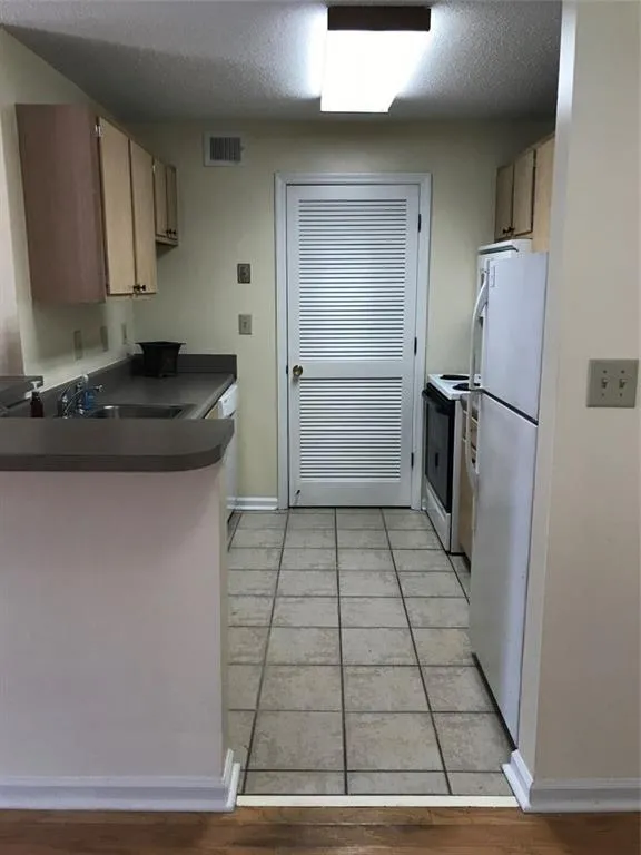 310 Granville Court, Atlanta, Georgia 30328, 2 Bedrooms Bedrooms, ,2 BathroomsBathrooms,Residential,Sold,310 Granville Court,6949981