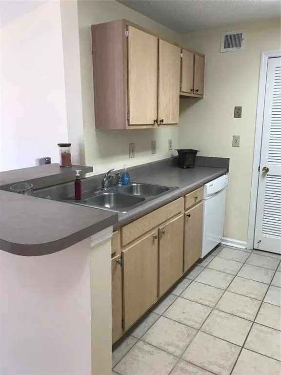 310 Granville Court, Atlanta, Georgia 30328, 2 Bedrooms Bedrooms, ,2 BathroomsBathrooms,Residential,Sold,310 Granville Court,6949981