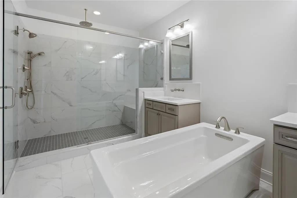 6607 Aria Boulevard Unit 124, Sandy Springs, Georgia 30328, 3 Bedrooms Bedrooms, ,3 BathroomsBathrooms,Residential,Sold,6607 Aria Boulevard Unit 124,6710656