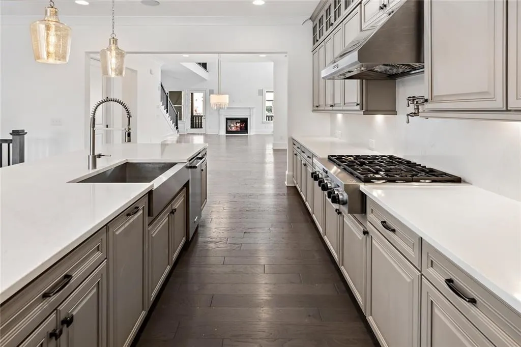 6607 Aria Boulevard Unit 124, Sandy Springs, Georgia 30328, 3 Bedrooms Bedrooms, ,3 BathroomsBathrooms,Residential,Sold,6607 Aria Boulevard Unit 124,6710656