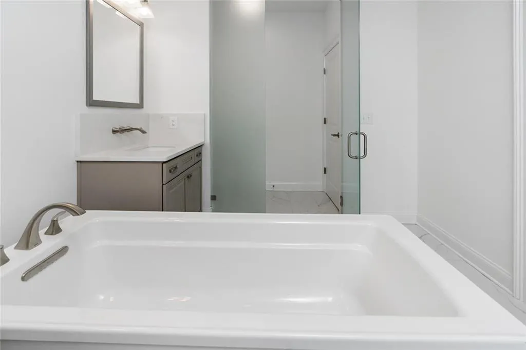 6607 Aria Boulevard Unit 124, Sandy Springs, Georgia 30328, 3 Bedrooms Bedrooms, ,3 BathroomsBathrooms,Residential,Sold,6607 Aria Boulevard Unit 124,6710656