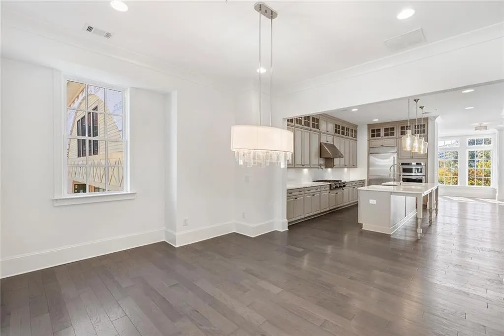 6607 Aria Boulevard Unit 124, Sandy Springs, Georgia 30328, 3 Bedrooms Bedrooms, ,3 BathroomsBathrooms,Residential,Sold,6607 Aria Boulevard Unit 124,6710656