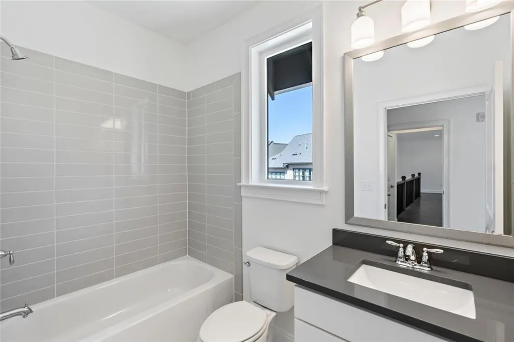 6607 Aria Boulevard Unit 124, Sandy Springs, Georgia 30328, 3 Bedrooms Bedrooms, ,3 BathroomsBathrooms,Residential,Sold,6607 Aria Boulevard Unit 124,6710656