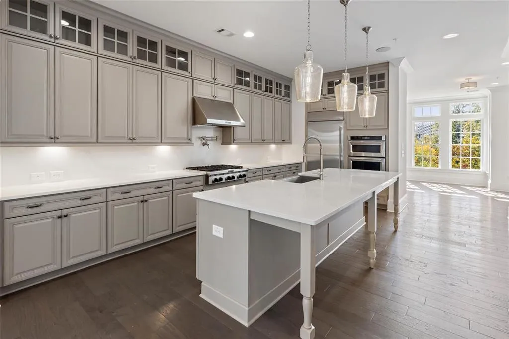 6607 Aria Boulevard Unit 124, Sandy Springs, Georgia 30328, 3 Bedrooms Bedrooms, ,3 BathroomsBathrooms,Residential,Sold,6607 Aria Boulevard Unit 124,6710656