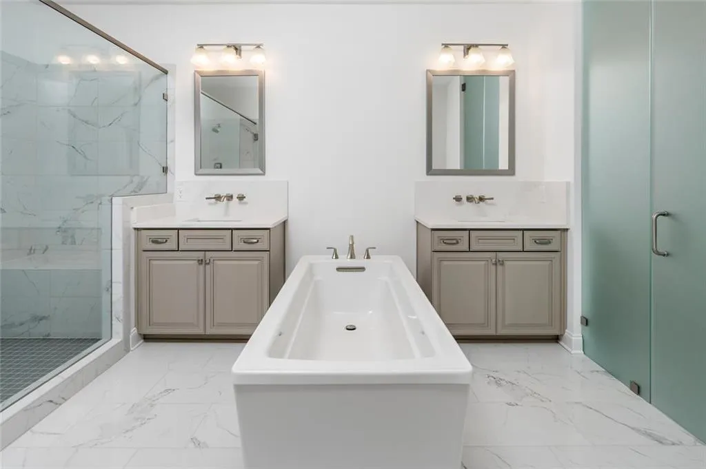 6607 Aria Boulevard Unit 124, Sandy Springs, Georgia 30328, 3 Bedrooms Bedrooms, ,3 BathroomsBathrooms,Residential,Sold,6607 Aria Boulevard Unit 124,6710656