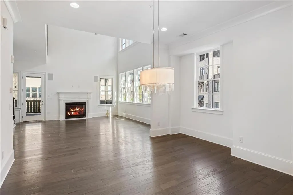 6607 Aria Boulevard Unit 124, Sandy Springs, Georgia 30328, 3 Bedrooms Bedrooms, ,3 BathroomsBathrooms,Residential,Sold,6607 Aria Boulevard Unit 124,6710656