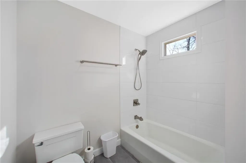 7525 S Spalding Lake Drive, Sandy Springs, Georgia 30350, 5 Bedrooms Bedrooms, ,4 BathroomsBathrooms,Residential,Sold,7525 S Spalding Lake Drive,7007972