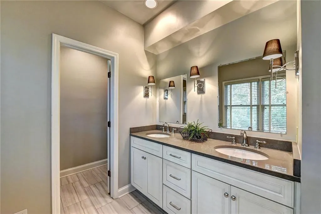 125 Classic Cove, Sandy Springs, Georgia 30350, 5 Bedrooms Bedrooms, ,4 BathroomsBathrooms,Residential,Sold,125 Classic Cove,6072053