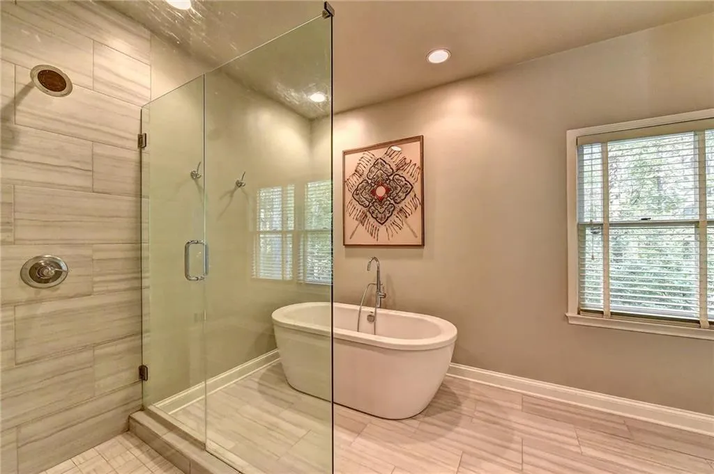 125 Classic Cove, Sandy Springs, Georgia 30350, 5 Bedrooms Bedrooms, ,4 BathroomsBathrooms,Residential,Sold,125 Classic Cove,6072053