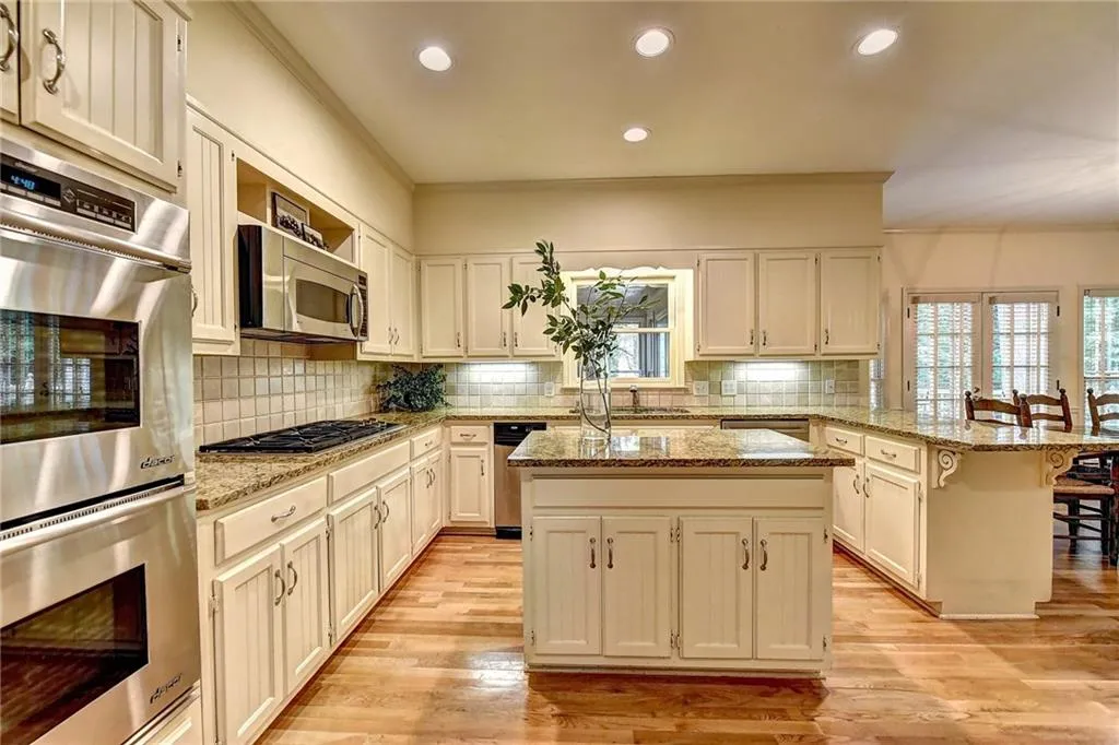 125 Classic Cove, Sandy Springs, Georgia 30350, 5 Bedrooms Bedrooms, ,4 BathroomsBathrooms,Residential,Sold,125 Classic Cove,6072053