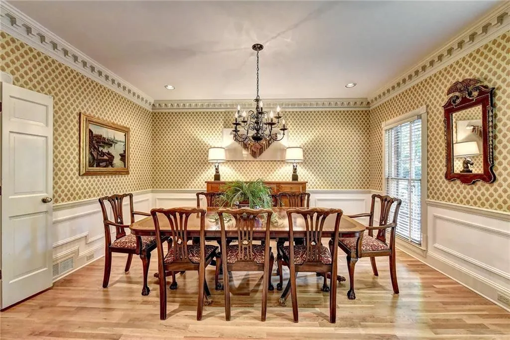 125 Classic Cove, Sandy Springs, Georgia 30350, 5 Bedrooms Bedrooms, ,4 BathroomsBathrooms,Residential,Sold,125 Classic Cove,6072053