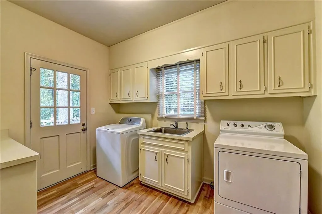 125 Classic Cove, Sandy Springs, Georgia 30350, 5 Bedrooms Bedrooms, ,4 BathroomsBathrooms,Residential,Sold,125 Classic Cove,6072053