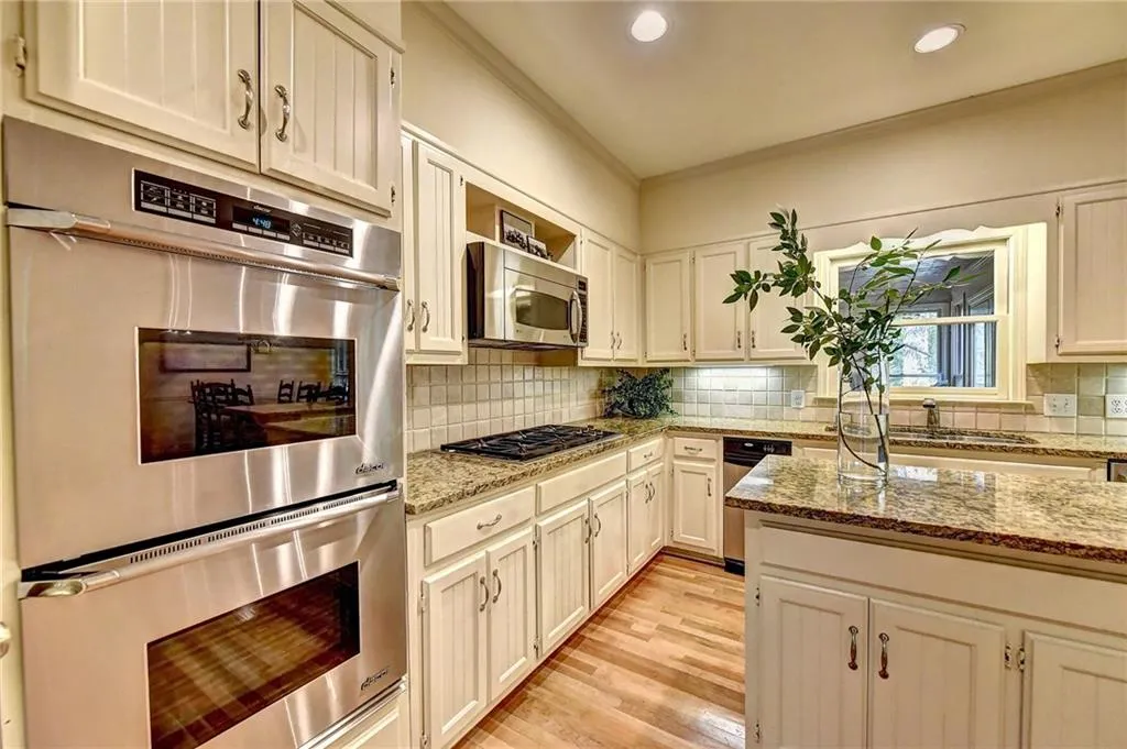 125 Classic Cove, Sandy Springs, Georgia 30350, 5 Bedrooms Bedrooms, ,4 BathroomsBathrooms,Residential,Sold,125 Classic Cove,6072053